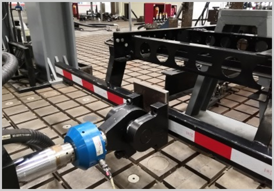 汽车杆系件扭转试验实验室.jpg 汽车杆系件扭转试验实验室.jpg